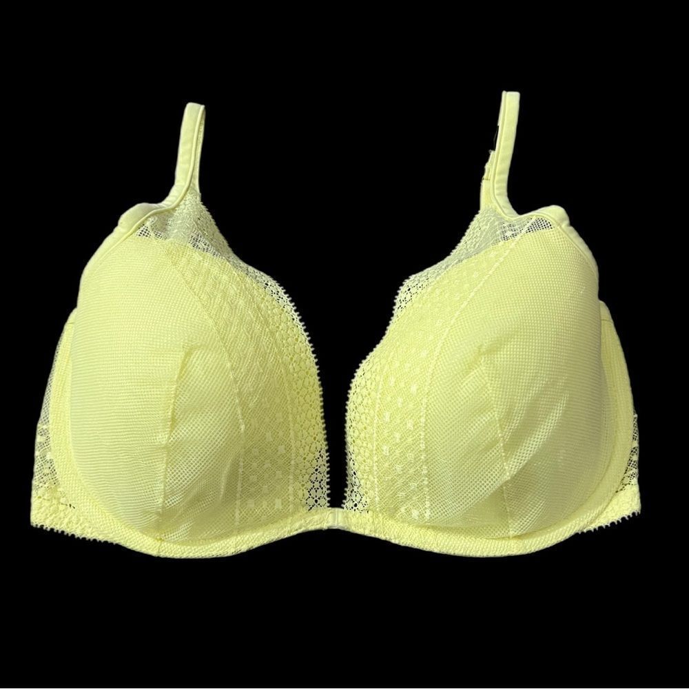 Victoria’s Secret Incredible lightly lined plunge lace bra yellow 32DDD